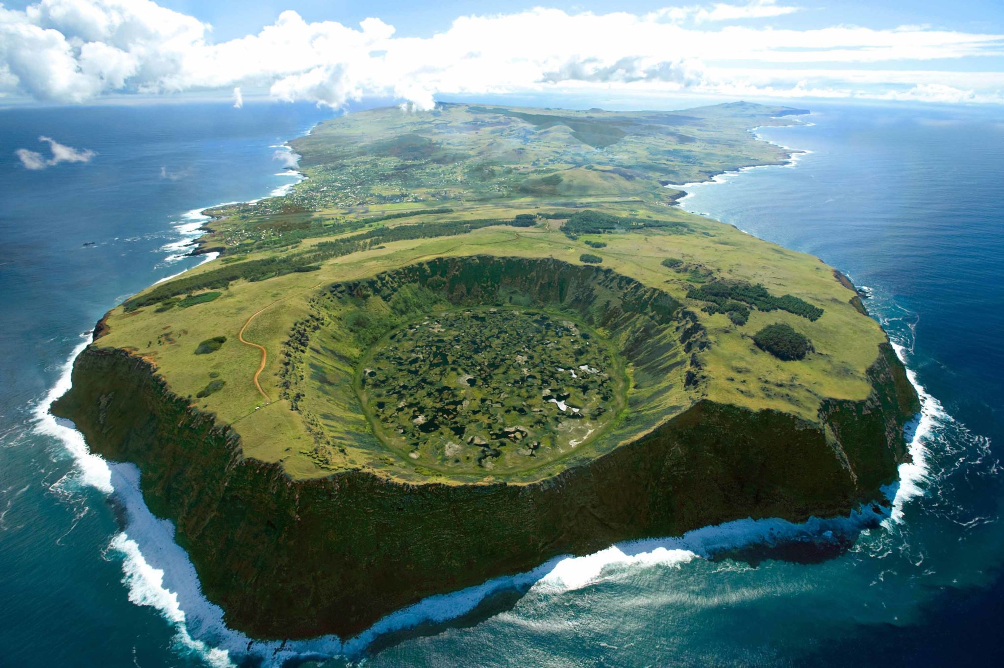 Самый большой архипелаг северной америки. Рапа-Нуи остров. Остров Пасхи (Рапа - Нуи). Остров Пасхи Чили. Рано Рараку остров Пасхи.